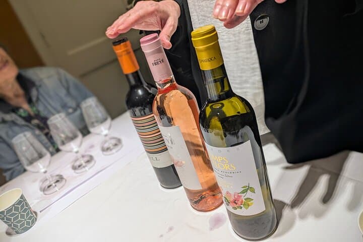 Exploring the aromas, colors, and stories behind local wines – each bottle a new sensory journey with a unique wine tasting method.