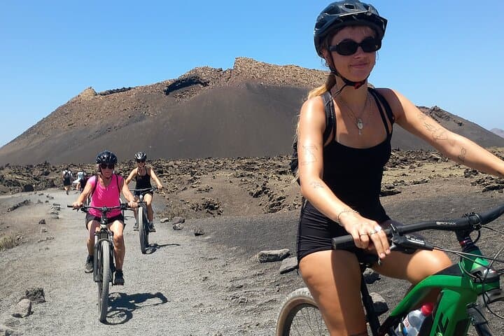 Lanzarote Volcanoes E-Bike Tour – Small Group