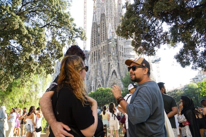 Best of Barcelona: Sagrada Família, Gaudí & Candy Tasting Tour!