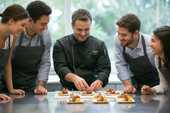 Tapas & Sangria Workshop with Craft Beer Pairing in Barcelona