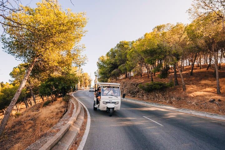 Malaga PRIVATE TOUR 1 hour throughout the city by Tuk and Flow