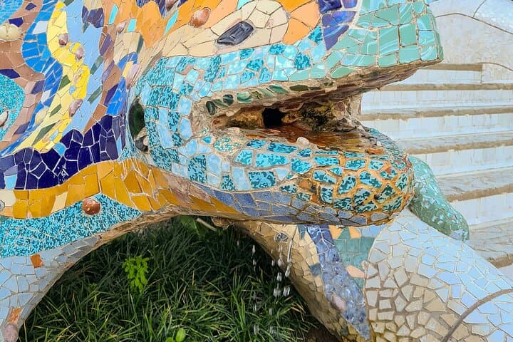 Barcelona: Park Güell Guided Tour with Entry Ticket