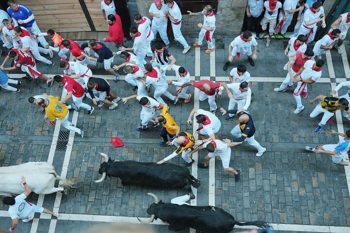 Running of the Bulls - Hemingway: VIP Estafeta Balcony & Breakfast