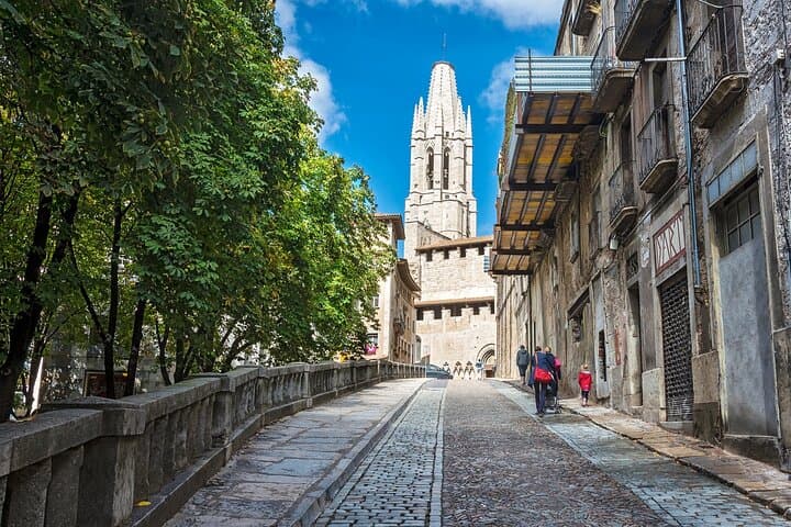 Hello Girona: Private 2-Hour Intro City Walk with Local Guide