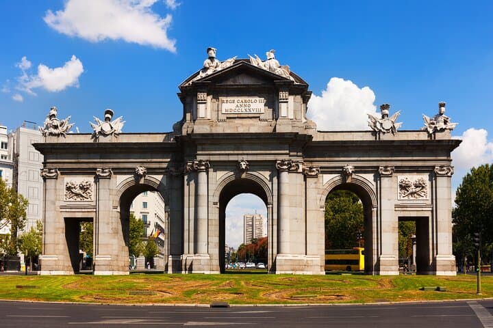 Hello Toledo: Private 2-Hour Intro City Walk with Local Guide