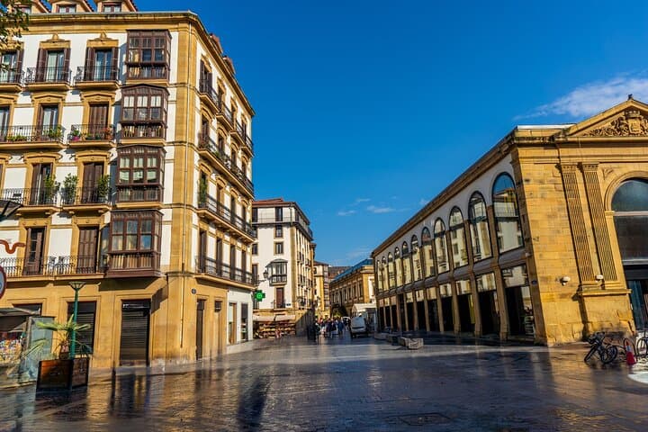 Hello San Sebastian: Private 2-Hour City Walk with Local Guide