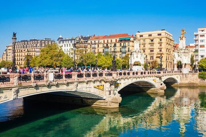 Hello San Sebastian: Private 2-Hour City Walk with Local Guide
