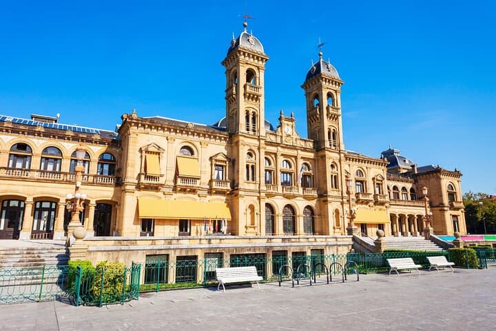 Hello San Sebastian: Private 2-Hour City Walk with Local Guide