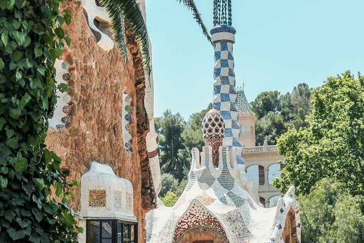 Barcelona: Park Güell Guided Tour with Entry Ticket