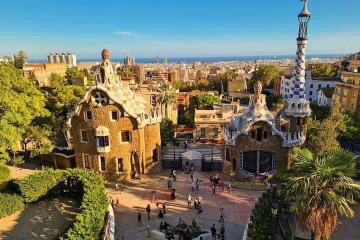 Barcelona: Park Güell Guided Tour with Entry Ticket
