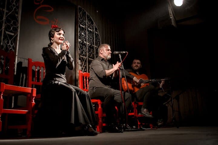 Madrid: Local Flamenco Show at El Cortijo