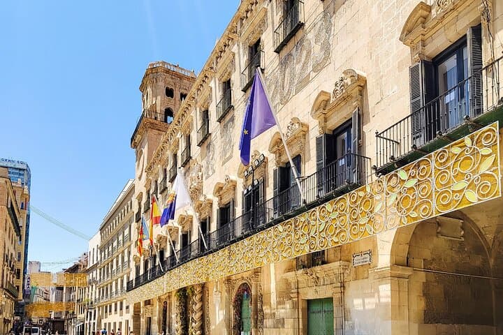Hello Alicante: Private 2-Hours Intro City Walk with Local Guide