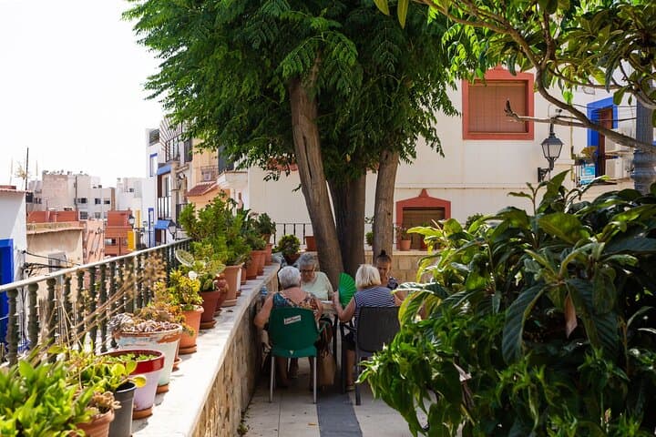 Hello Alicante: Private 2-Hours Intro City Walk with Local Guide