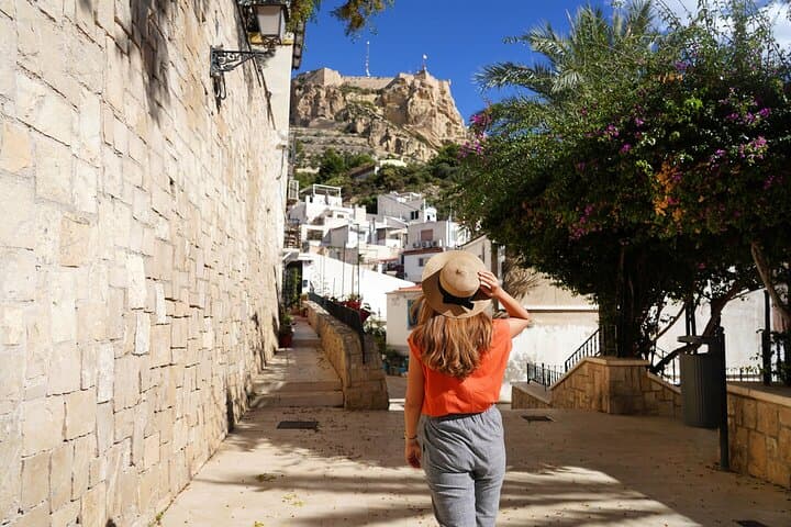 Hello Alicante: Private 2-Hours Intro City Walk with Local Guide