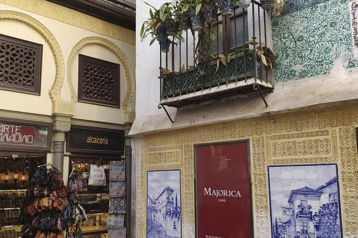 Central Granada's Architectural Highlights: A Self-Guided Tour