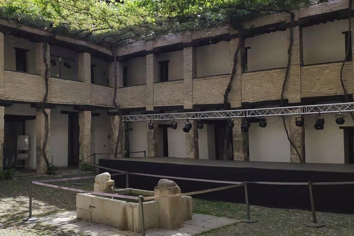 Central Granada's Architectural Highlights: A Self-Guided Tour
