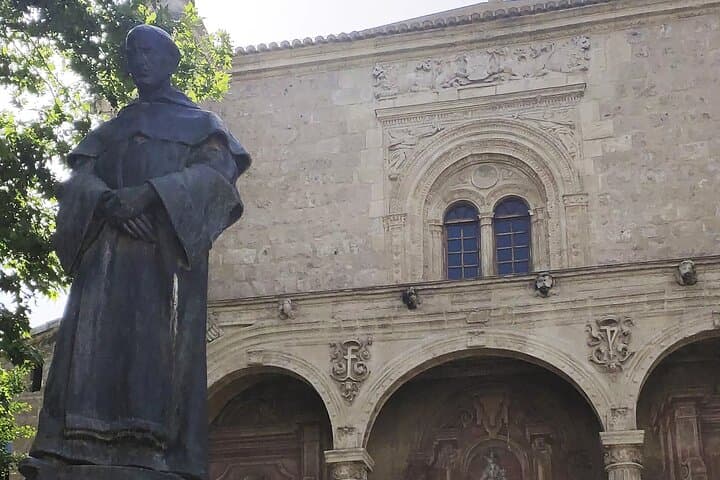 Central Granada's Architectural Highlights: A Self-Guided Tour