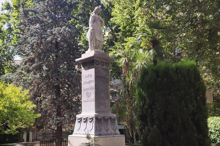 Central Granada's Architectural Highlights: A Self-Guided Tour