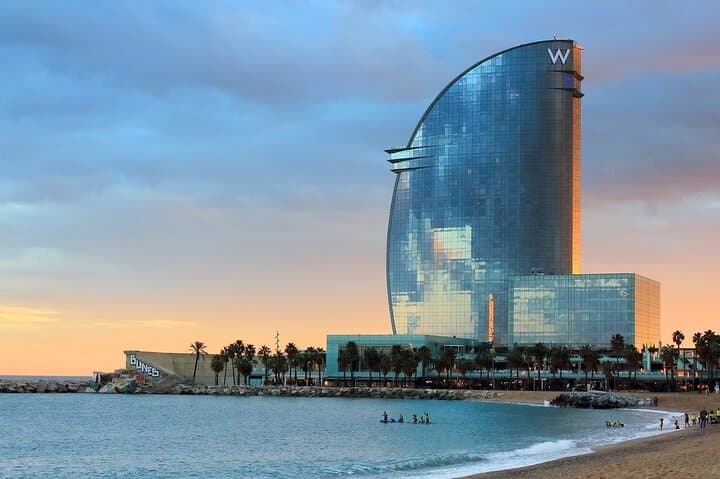 Private Tour of Barcelona from 4 to 8 hours for 8 passengers