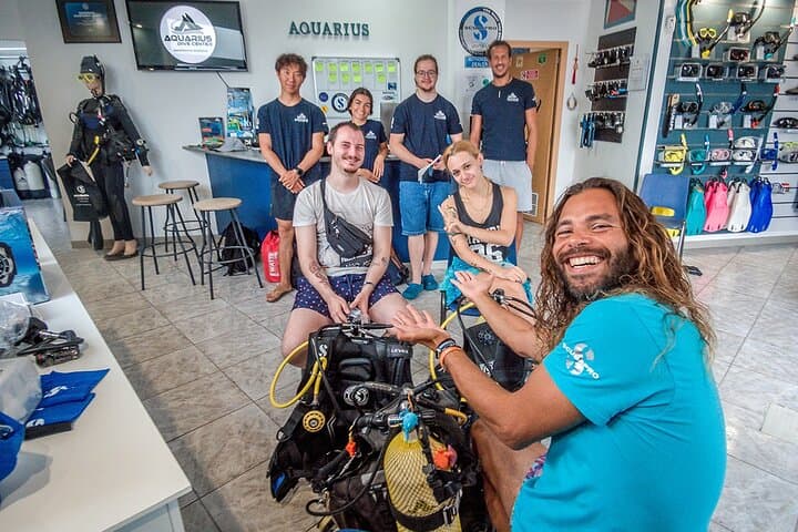 Dive-center team
Our friendly dive team at Aquarius Dive Center Tenerife — experts in beginner scuba and discover scuba diving.