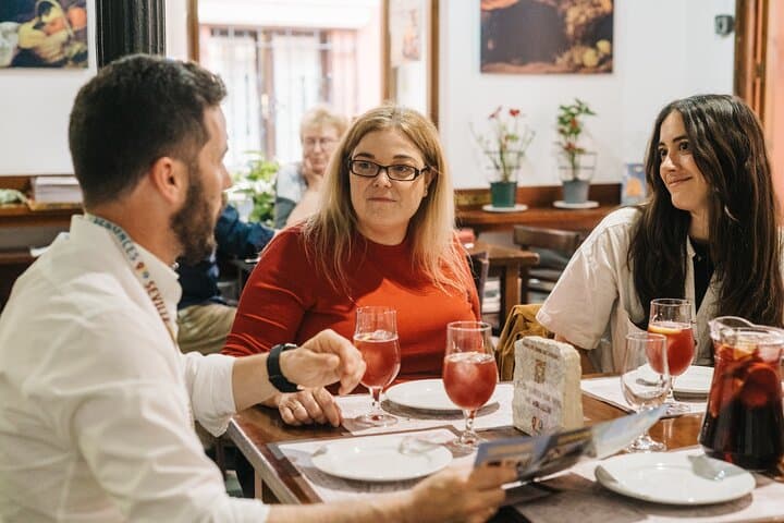 Seville Jewish Quarter Small Group Tour with Tapas and Drinks