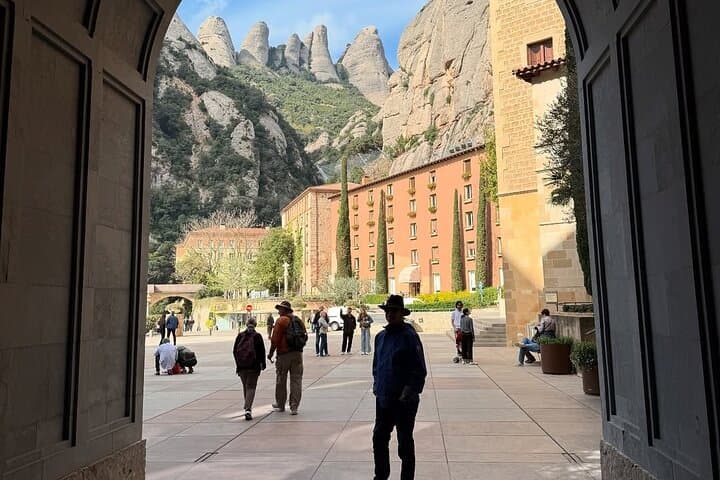 Montserrat Private Experience with Hotel Pickup,Cable Car & Lunch