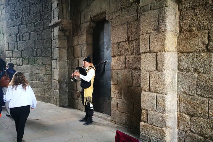 Private Transfer Santiago de Compostela to Porto or vice versa