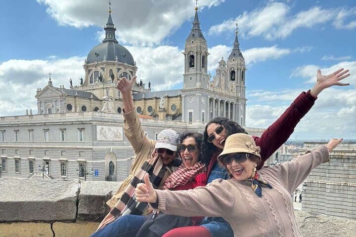 Discover Madrid in Tuk Tuk for 11⁄2 hours