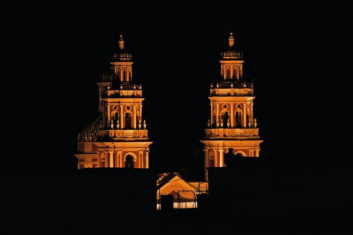Sevilla nocturna: tour guiado por Sevilla y Judería