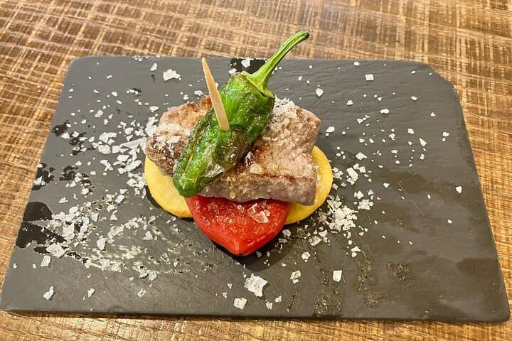 Private deluxe pintxos tour with Spanish Wines in San Sebastian