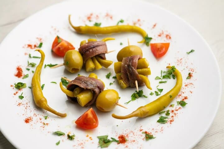 Private deluxe pintxos tour with Spanish Wines in San Sebastian