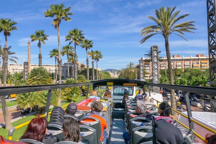 Barcelona MegaPass: Top Attractions incl. Public Transport