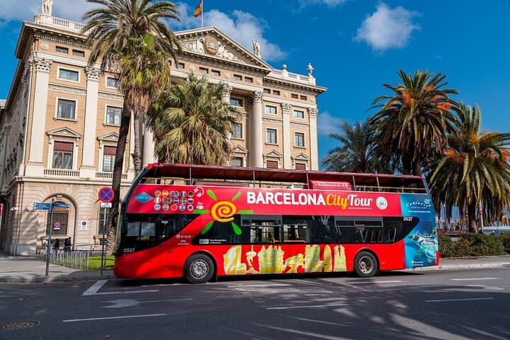Barcelona MegaPass: Top Attractions incl. Public Transport