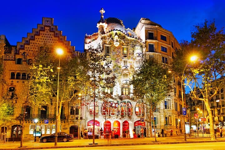 Barcelona MegaPass: Top Attractions incl. Public Transport