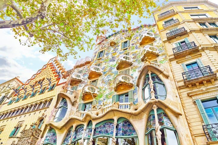 Barcelona MegaPass: Top Attractions incl. Public Transport