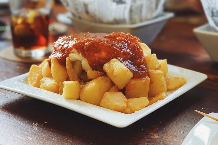 Madrid: La Latina Walking Tour with Drink and Traditional Tapas