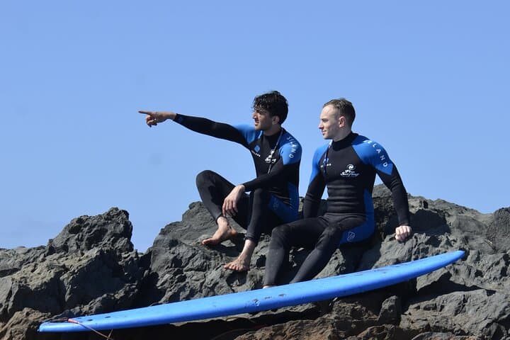 Maspalomas Lighthouse – pre-surf briefing and wave choice.