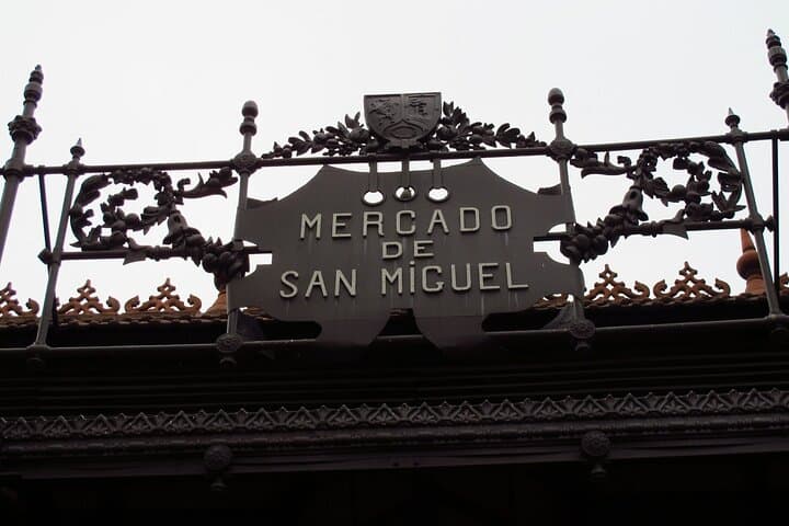 Madrid: La Latina Walking Tour with Drink and Traditional Tapas