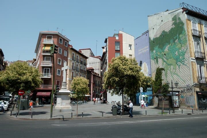 Madrid: La Latina Walking Tour with Drink and Traditional Tapas