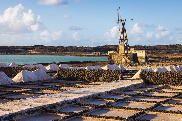 Private Lanzarote Tour: Volcanoes, Caves & Coastal Wonders