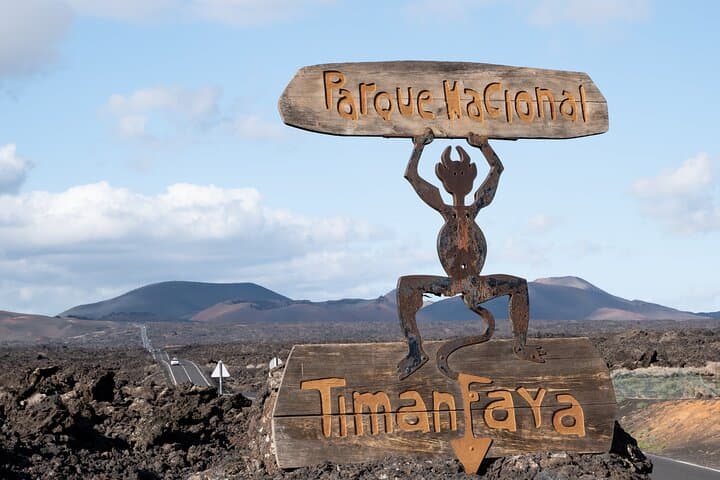 Private Lanzarote Tour: Volcanoes, Caves & Coastal Wonders