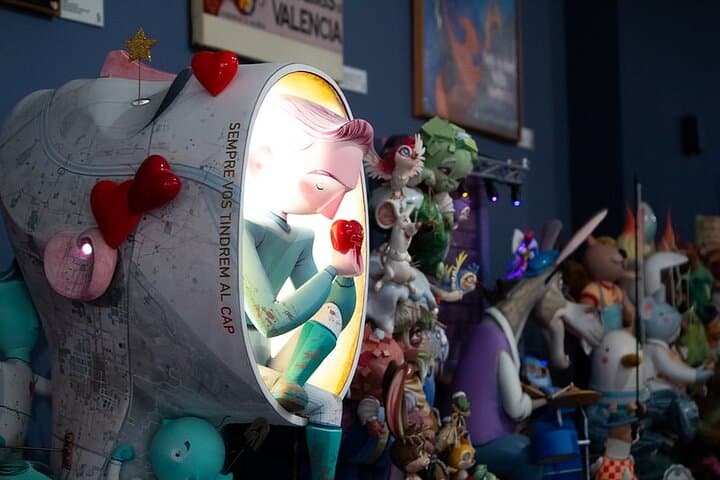 These are the fallas built, modeled and painted by Fallas artists, do you want to know more about the craft?