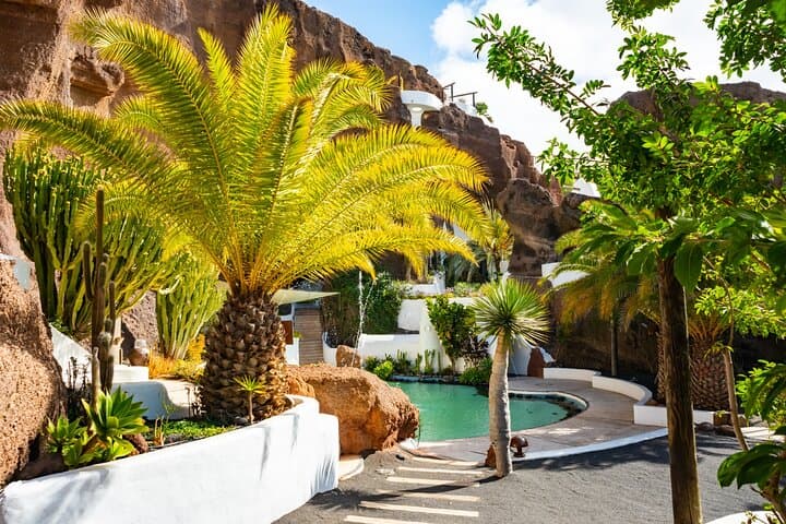 Lanzarote Private DayTrip to Teguise Market & Volcanic LagOmar
