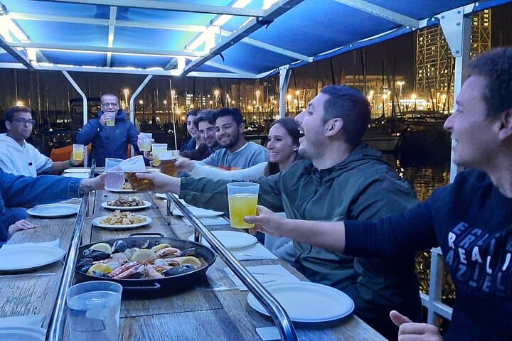 Evening Cruise with Dinner and Drinks in Barcelona