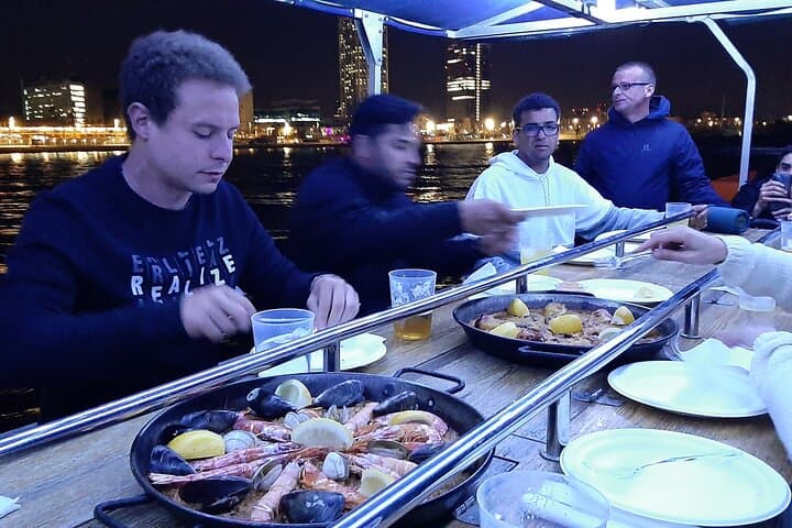 Evening Cruise with Dinner and Drinks in Barcelona