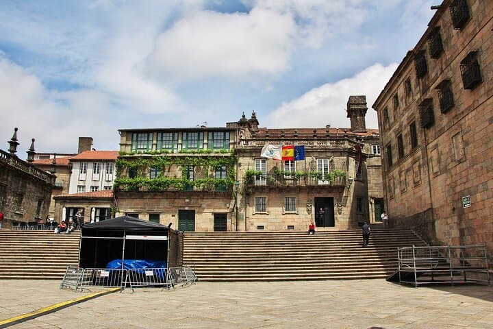 Hello Santiago de Compostela: Private 2-Hour City Walk with Guide