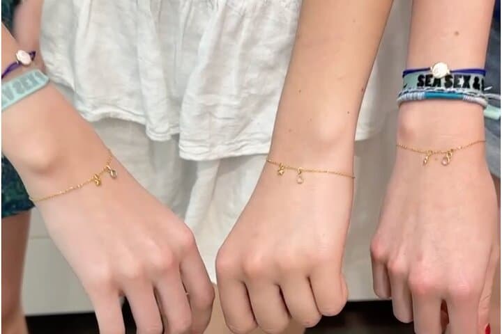 Barcelona: Get your Permanent Bracelet - Jewelry Experience