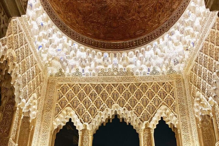 Granada Alhambra Private Night Tour Includes Tickets