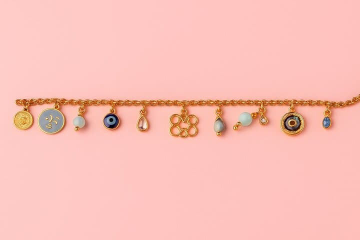 Barcelona: Get your Permanent Bracelet - Jewelry Experience