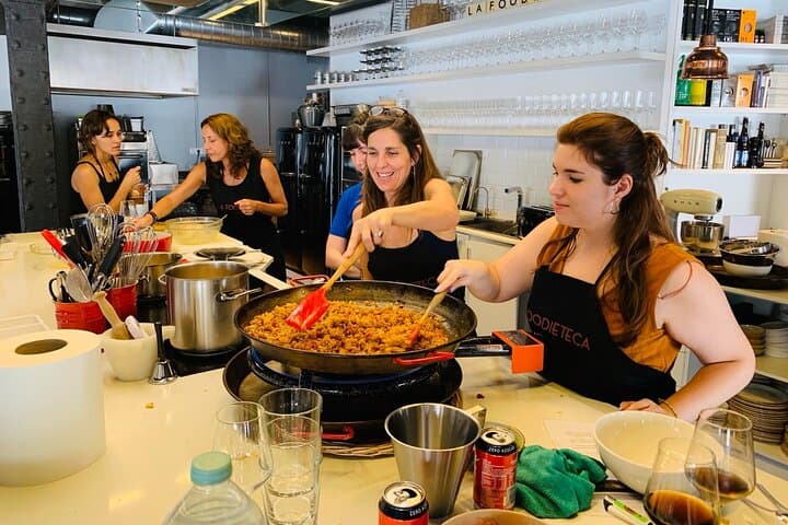 Hands-on paella workshop – the most fun way to learn Spanish cuisine in Barcelona.